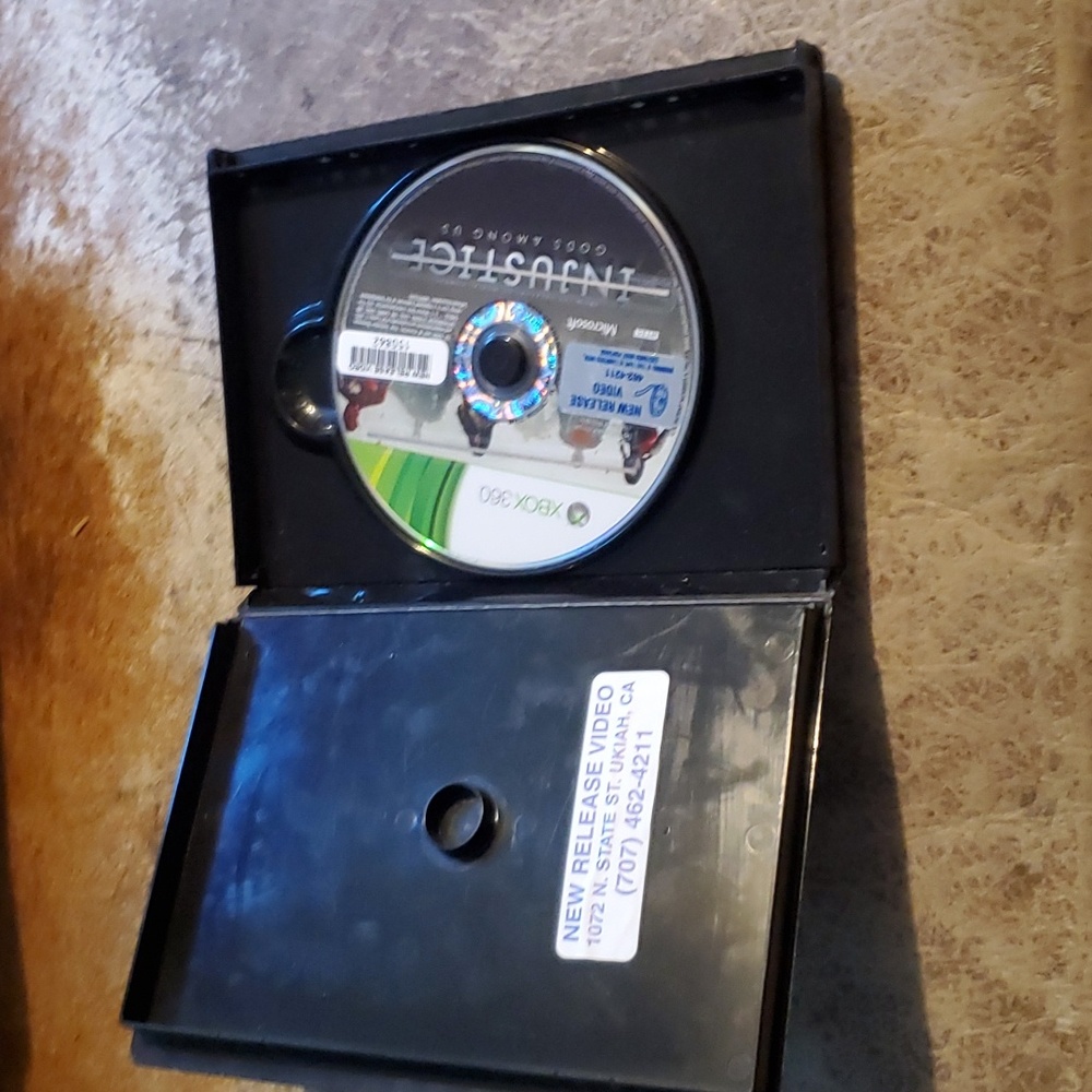 XBOX 360 Injustice - Picture 3 of 4